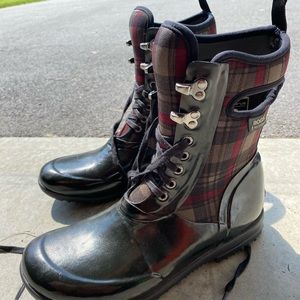 Bogs waterproof rain boots.  Good condition 9.5